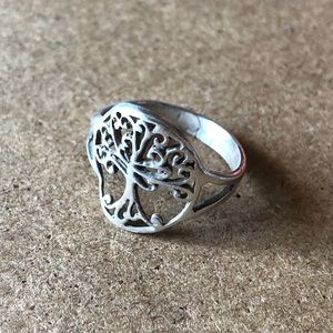 ✨FREE WITH PURCHASE✨ Sterling Silver Tree Ring